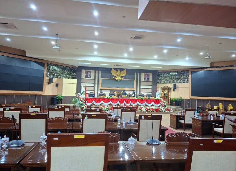 Ruang Sidang Utama DPRD Kukar, Senin (27/7/26). (Dilla/lingkarkaltim)