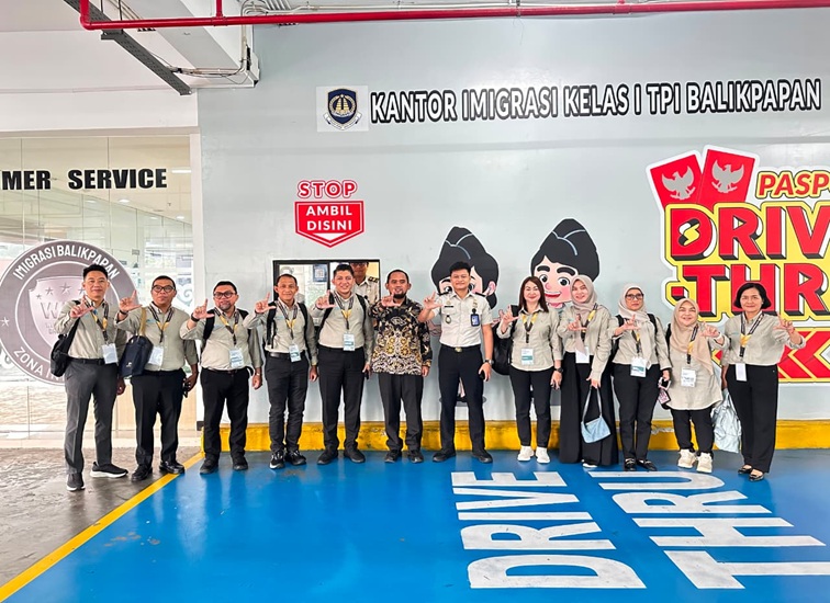 Rombongan Kelompok STULA PKA Angkatan I Pusjar SKPP LAN RI Samarinda yang mengikuti studi lapangan ke kantor imigrasi Kelas I TPI Balikpapan, Kamis (23/7/26). (Doc. Shanti Efendi)