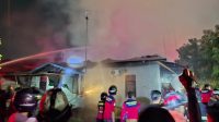 Kebakaran di Jalan Belida 1 RT 7 Blok B No.85, Tenggarong, Senin (20/7/26). (Dilla/lingkarkaltim)