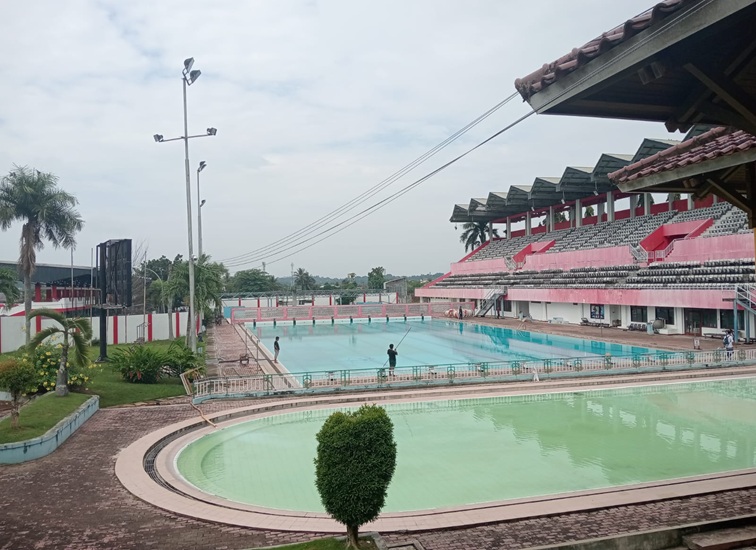 Kolam Renang Junjung Buyah. (Lingkar Kaltim/M. As'ari)