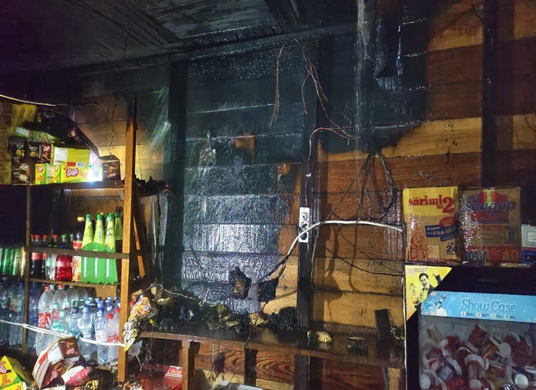 Ruko kayu hangus terbakar dan dipadamkan oleh Redkar Bakungan, Kamis (2/7/26).