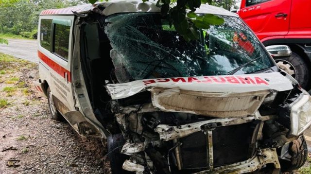 Kondisi Ambulance muara muntai sehabis tabrak Truk LPG, Kel. Loa Ipuh Darat, Tenggarong, Rabu (22/7/26).