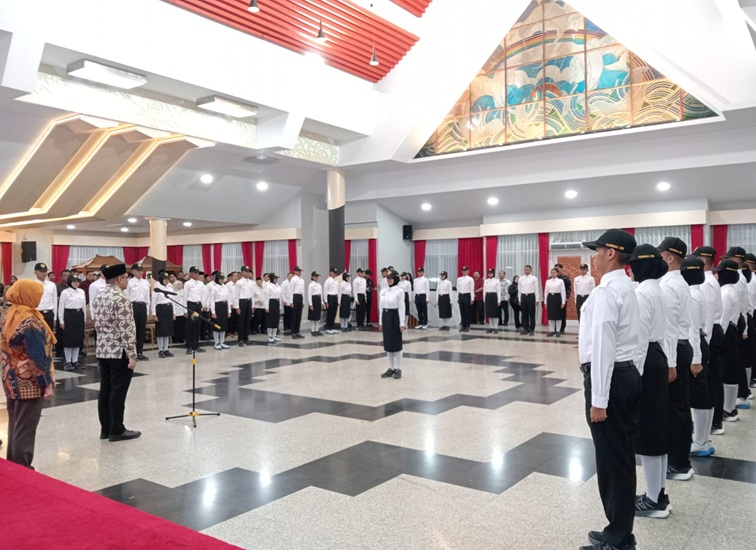 Puluhan Calon Paskibraka Kukar 2026 yang diresmikan oleh Bupati Kukar dr. Aulia Rahman Basri, Sabtu (25/7/2026). (M. As'ari/Lingkarkaltim)