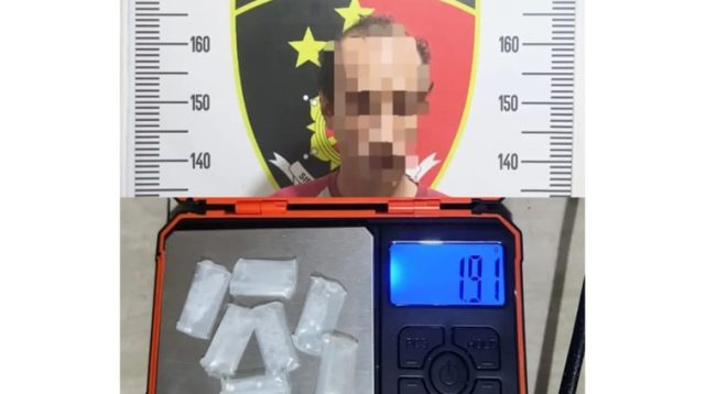 Pelaku beserta barang bukti yang diamankan polsek tenggarong, Jumat (31/7/26). (Doc. Humas Polres Kukar)