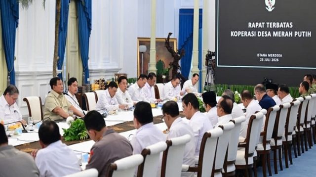Presiden Prabowo Subianto memimpin rapat terbatas bersama sejumlah menteri Kabinet Merah Putih di Istana Kepresidenan Jakarta pada Kamis, 23 Juli 2026.
