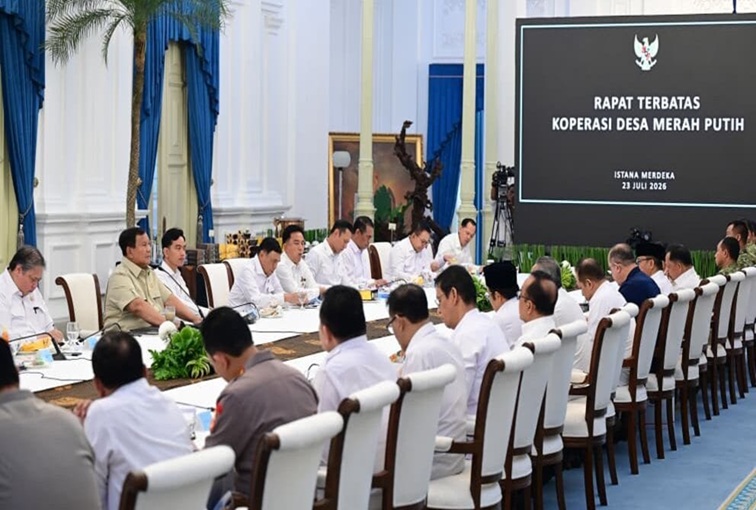 Presiden Prabowo Subianto memimpin rapat terbatas bersama sejumlah menteri Kabinet Merah Putih di Istana Kepresidenan Jakarta pada Kamis, 23 Juli 2026.