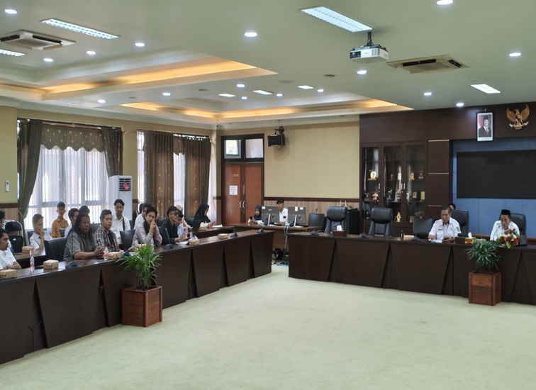 RDP DPRD Kukar bersama masyarakat Desa Sungai Payang, HMI Komisariat Hukum Kukar dan pihak-pihak terkait. (Lingkar Kaltim/M. As'ari)