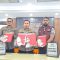 Jajaran pimpinan Polres Kukar Kasatnarkoba AKP Aulia Hadi Rahman (Kiri), Wakapolres Kompol Izdiharuddin Faris Raharja Putra (tengah), dan Kabag Ops AKP Ecky Widi Prawira (kanan), membeberkan hasil Operasi Antik Mahakam 2026 beserta barang bukti kejahatan narkotika di Mapolres Kukar, Jumat (31/7/2026). (Dilla/lingkarkaltim)