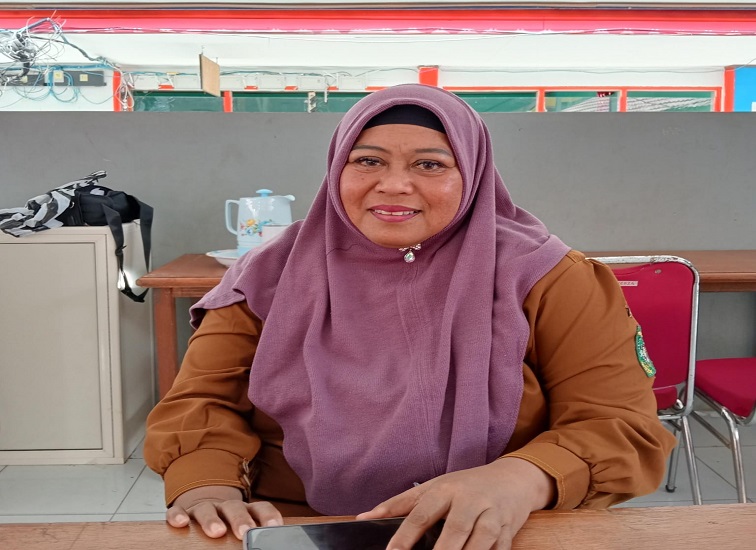 Kepala SMP Negeri 3 Tenggarong Sariyani. Senin, (6/7/26) (Lingkar Kaltim/M. As'ari)
