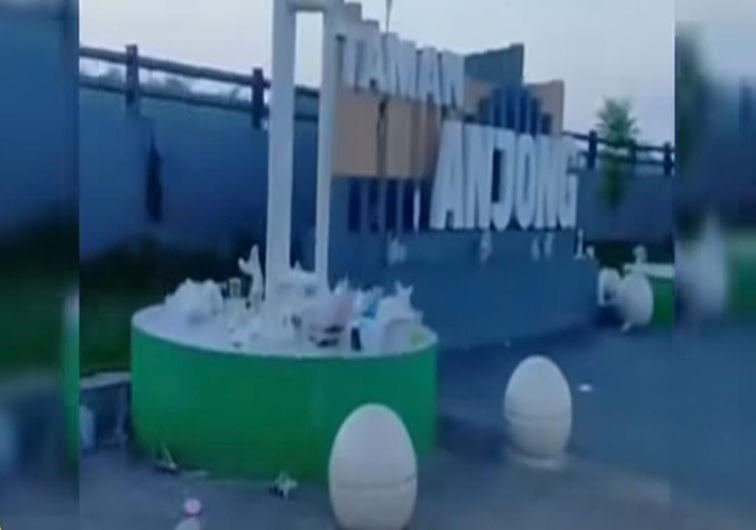 Video menampakkan sampah berserakan di Taman Tanjung, Minggu (5/7/26). (Screenshoot Video)