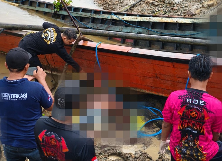 Mayat ditemukan di area dok kapal mangkurawang kawasan tanah merah RT 19, Kamis (16/7/26). (Doc. Hamdi)
