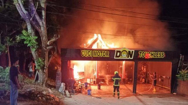 Kebakaran pencucian motor, Jalan Pesut RT11, Tenggarong, Sabtu (18/7/26). (Doc. Hamdi)