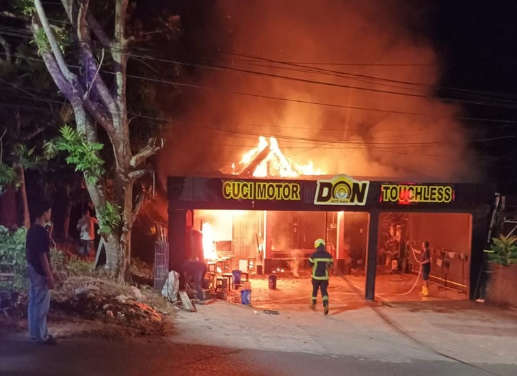 Kebakaran pencucian motor, Jalan Pesut RT11, Tenggarong, Sabtu (18/7/26). (Doc. Hamdi)