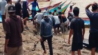 Evakuasi Mayat Pemancing di Sungai Desa Tuana Tuha, Senin (20/7/26). (Doc. Polsek Kenohan)