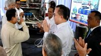 Presiden Prabowo Subianto meninjau sejumlah hasil riset dan inovasi yang dikembangkan Badan Riset dan Inovasi Nasional (BRIN) sebelum menemui sekitar 150 periset BRIN di Istana Kepresidenan Jakarta, pada Kamis, (6/8/2026).