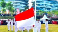 IKNusantara Suasana khidmat Upacara Pengibaran Bendera Sang Merah Putih dalam rangka Peringatan Hari Ulang Tahun ke-81 Republik Indonesia di Ibu Kota Nusantara (IKN).(Dok.IKN)