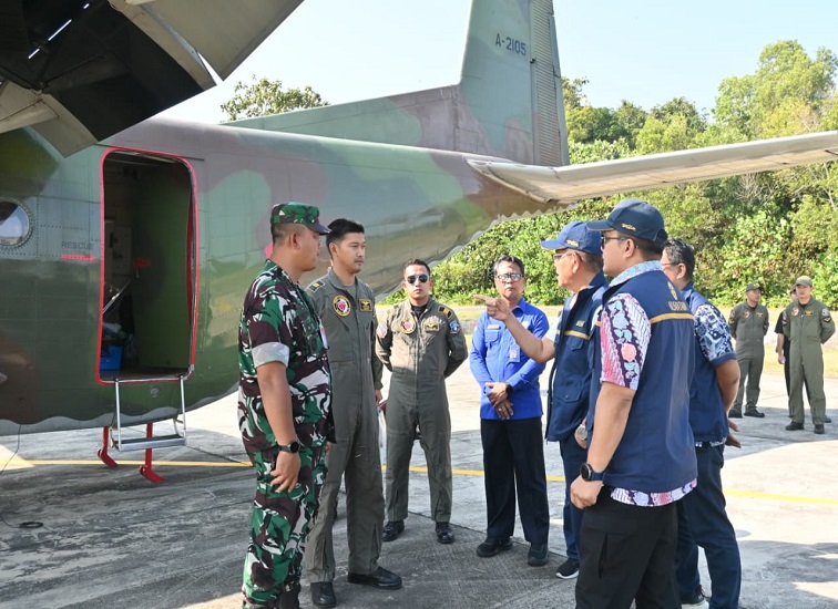 Lanud Dhomber , Otorita IKN dan BMKG saat persiapan pelaksanaan OMC, di Lanud Dhombet, Jumat (21/8/2026),.(Dok: Lanud Dhomber).