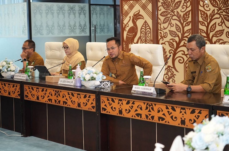 Gubernur Rudy Mas'ud saat memimpin Morning Briefing di Ruang Ruhui Rahayu, Kantor Gubernur Kaltim, Senin (31/8/2026).(Dok.Humas Pemprov Kaltim)