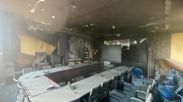 Ruang Rapat Diskominfo lantai 3 terbakar, Selasa (11/8/26). (Doc. Disdamkarmatan Kukar)