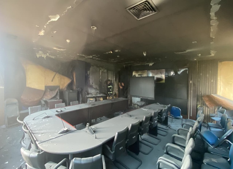 Ruang Rapat Diskominfo lantai 3 terbakar, Selasa (11/8/26). (Doc. Disdamkarmatan Kukar)