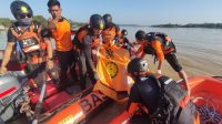Evakuasi jasad korban oleh Tim gabungan, Selasa (4/8/26). (Doc. Hamdi Wadanton 1 Damkar Matan Kukar)
