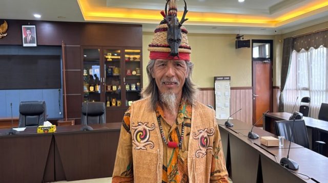 Ketua Adat Dayak Lundaya, Senin (24/8/2026) (Rizki/Lingkarkaltim)