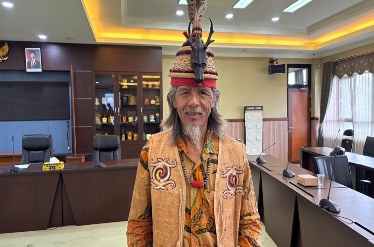Ketua Adat Dayak Lundaya, Senin (24/8/2026) (Rizki/Lingkarkaltim)