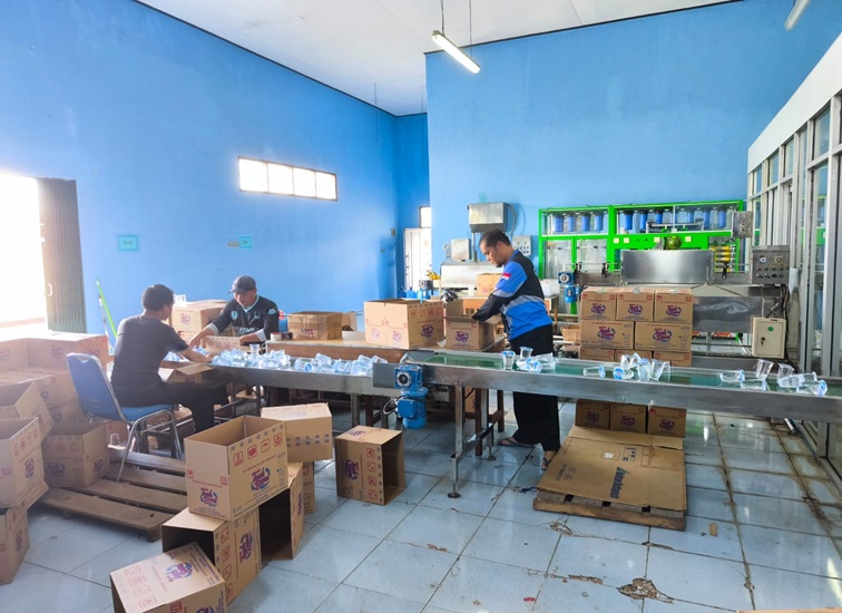 Pabrik Air Mineral Tuah Bumi milik PDAM Tirta Mahakam, Jalan Jalan Awang Long Senopati, Kelurahan Sukarame, Kec. Tenggarong, Jumat (14/8/26). (Dilla/lingkarkaltim)