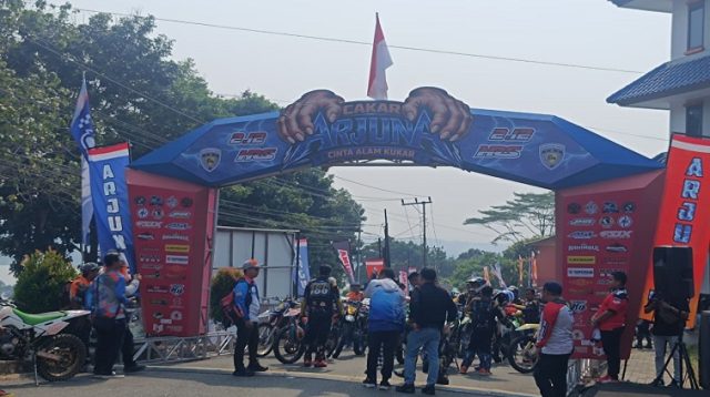 Suasana sesaat sebelum pelepasan peserta Cakar Arjuna 2026.(Achmad/Lingkarkaltim)