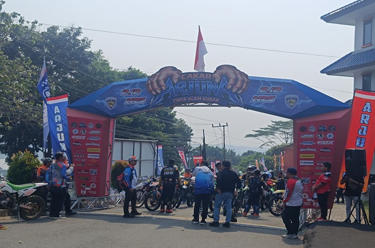 Suasana sesaat sebelum pelepasan peserta Cakar Arjuna 2026.(Achmad/Lingkarkaltim)