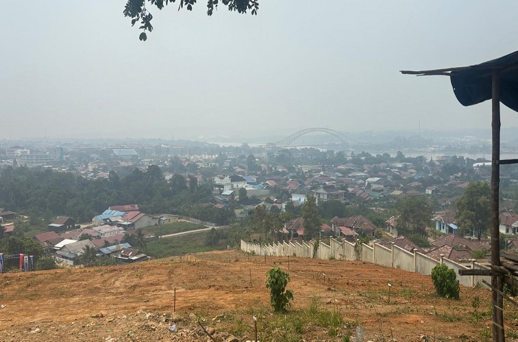 kabut asap selimuti Kecamatan Tenggarong, Senin (31/8/2026) (Rizki/Lingkarkaltim)