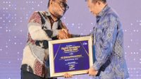 Penyerahan penghargaan pada ajang JawaPos.com Digital Excellence Awards 2026