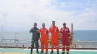 Komandan Pangkalan TNI Angkatan Laut (Danlanal) Balikpapan Letkol Laut (P) Rudhiro Pratomo, S.A.P. saat kunjungan ke fasilitas operasi migas lepas pantai Bekapai, Rabu (22/7/2026).