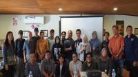 BPJS Kesehatan Cabang Samarinda dan BPJS Kesehatan Kukar menggelar media gathering "Ngobras" bersama insan pers Kutai Kartanegara di Wedang Sumirah, Tenggarong, Selasa (18/8/2026). (Dilla/lingkarkaltim)