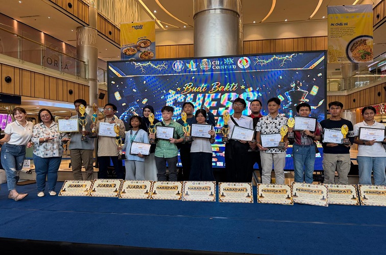 Para juara pada event Turnamen Catur pelajar se Kaltim 2026, yang diselenggarakan Sekolah Budi Bakti Samarinda, Minggu (24/8/2026).(Rizki/Lingkarkaltim)