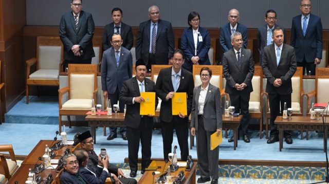 Rapat Paripurna DPR RI yang beragendakan Pemandangan Umum Fraksi-Fraksi atas Rancangan Undang-Undang tentang Anggaran Pendapatan dan Belanja Negara (RUU APBN) Tahun Anggaran 2027 di Ruang Rapat DPR RI Jakarta, Selasa, (18/8/2026).