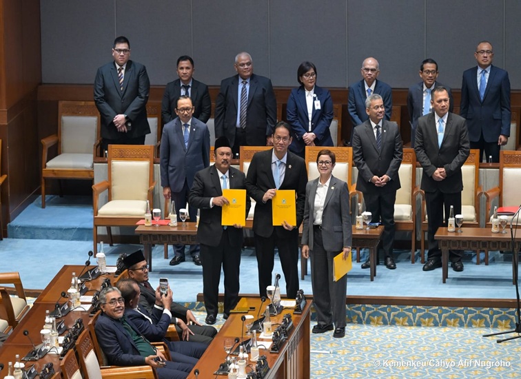 Rapat Paripurna DPR RI yang beragendakan Pemandangan Umum Fraksi-Fraksi atas Rancangan Undang-Undang tentang Anggaran Pendapatan dan Belanja Negara (RUU APBN) Tahun Anggaran 2027 di Ruang Rapat DPR RI Jakarta, Selasa, (18/8/2026).