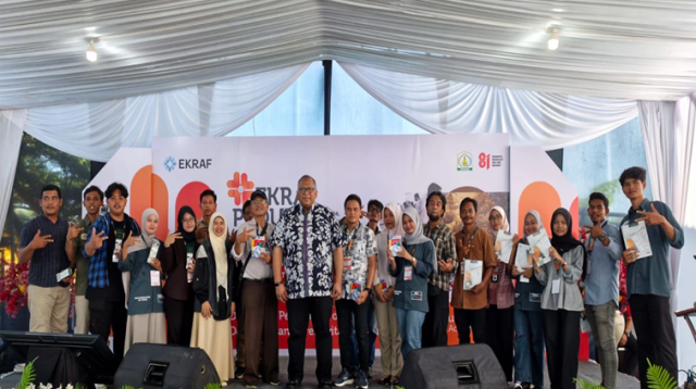Kementerian Ekonomi Kreatif (Ekraf) mempercepat pemulihan pascabencana di Kabupaten Aceh Tamiang, Aceh melalui program 'Cerita Pulih: Pelatihan Fotografi dan Storytelling', Kamis (27/8/26). (dok. ekraf.go.id)