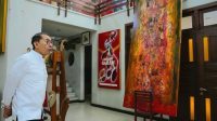 Menteri Kebudayaan RI, Fadli Zon saat mengunjungi galeri maestro seni rupa Indonesia almarhum Nasirun, di Yogyakarta (Dok. Kementerian Kebudayaan)