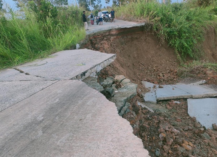 Kondisi Terkini Jalan Oloy, Desa Kayu Batu, Kec. Muara Muntai, Selasa (25/8/26). (ISTIMEWA)