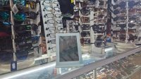 Lapak Usaha Kacamata Nayla Collection, Pasar Mangkurawang, Selasa (25/8/26). (Dilla/lingkarkaltim)
