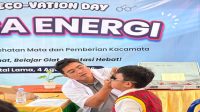 Pemeriksaan Mata dan Pemberian Kacamata Gratis oleh PHM di Desa Kutai Lama, Selasa, (4/8/2026).