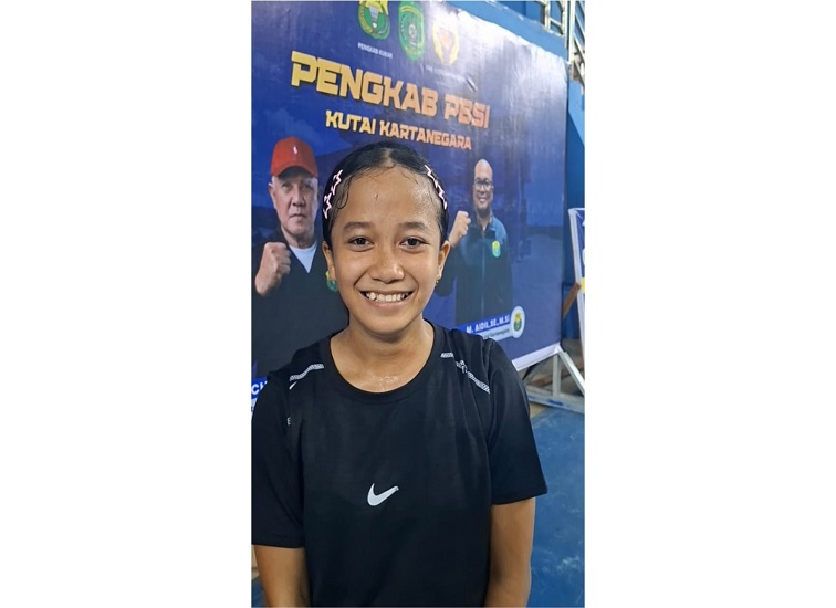 Atlet bulu tangkis, Karenina Nur Salsabila (13), Rabu (12/8/26). (Dilla/lingkarkaltim)