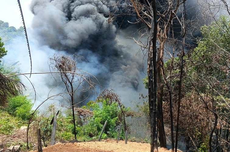 Kebakaran lahan di KM 10 jalan poros Samarinda-Tenggarong.(Dok.Disdamkarmatan Kukar)
