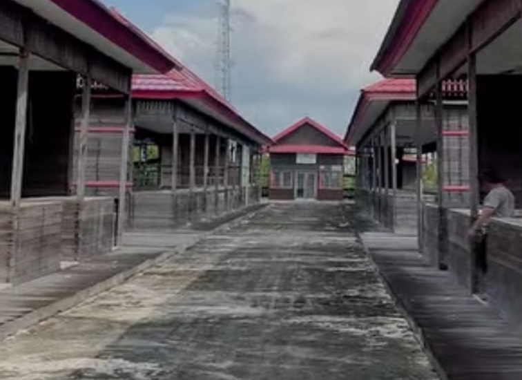 Pasar Desa Liang Ulu