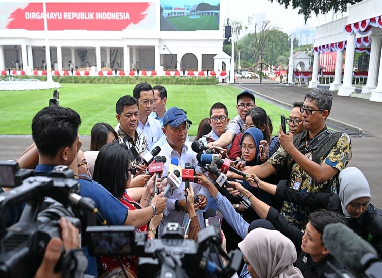 Menteri Sekretaris Negara (Mensesneg), Prasetyo Hadi saat memberikan keterangan pada media di Istana Merdeka, Jakarta, Rabu (12/8/2026).