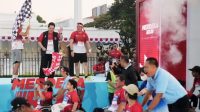 Menpora RI Erick Thohir bersama Menteri Sekretaris Negara (Mensesneg), Prasetyo Hadi dan Sekretaris Kabinet (Seskab), Teddy Indra Wijaya melepas 12 ribu peserta ajang lari Merdeka Run 2026 di Istana Merdeka, Jakarta, Sabtu (29/8/26). (Dok. kemenpora.go.id)