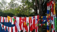 Penjual bendera di sepanjang Jalan PM. Noor, Kota Samarinda.(istimewa)