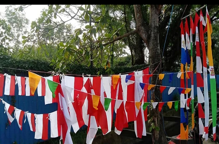 Penjual bendera di sepanjang Jalan PM. Noor, Kota Samarinda.(istimewa)