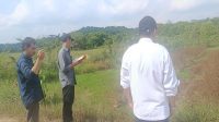 Satgas yang tengah melakukan pemantauan di lapangan. (M. As'ari/Lingkar Kaltim)